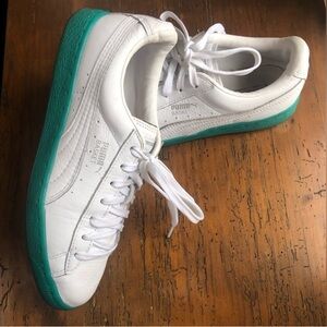 PUMAS Basket classic mono iced White & Columbia 363359 02 unisex  M/Y 6.5 or W 8